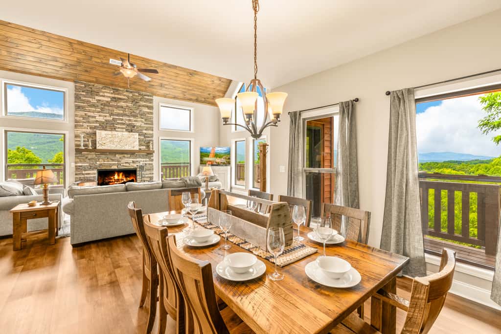 Spacious Deck, Hot Tub, Movie Room, Mountain Views