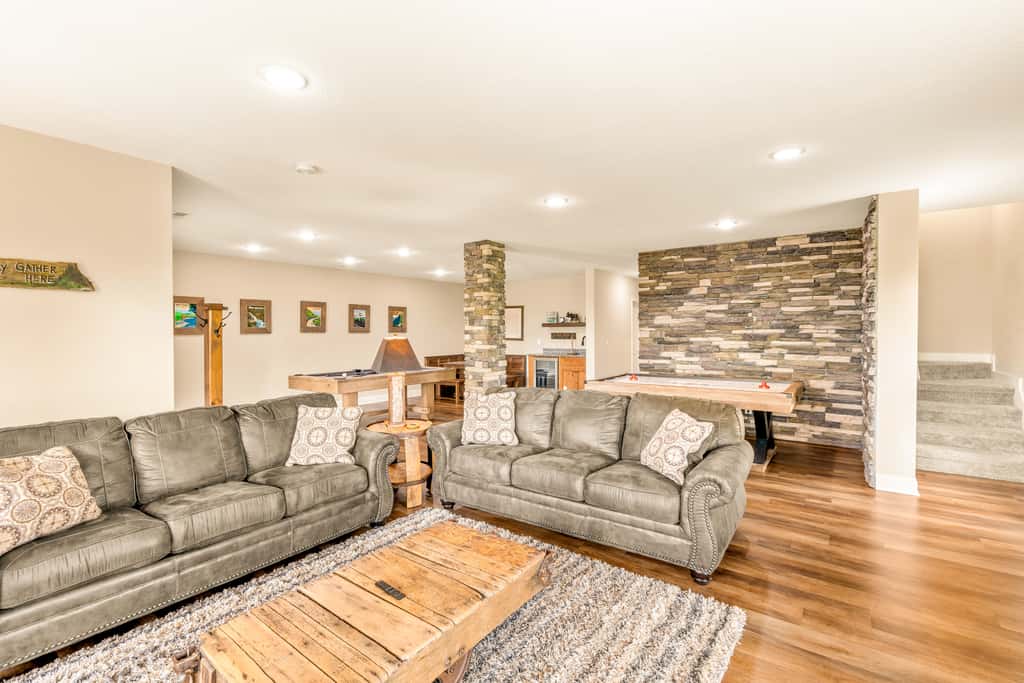 Spacious Deck, Hot Tub, Movie Room, Mountain Views