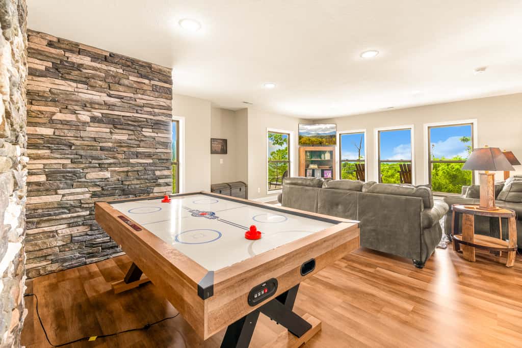 Spacious Deck, Hot Tub, Movie Room, Mountain Views