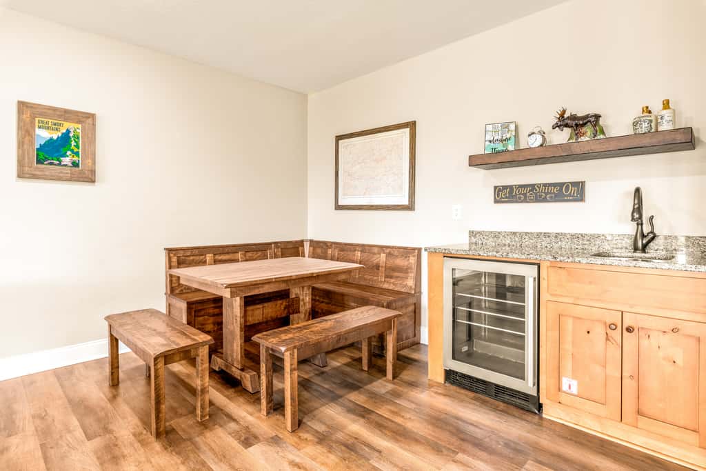 Spacious Deck, Hot Tub, Movie Room, Mountain Views