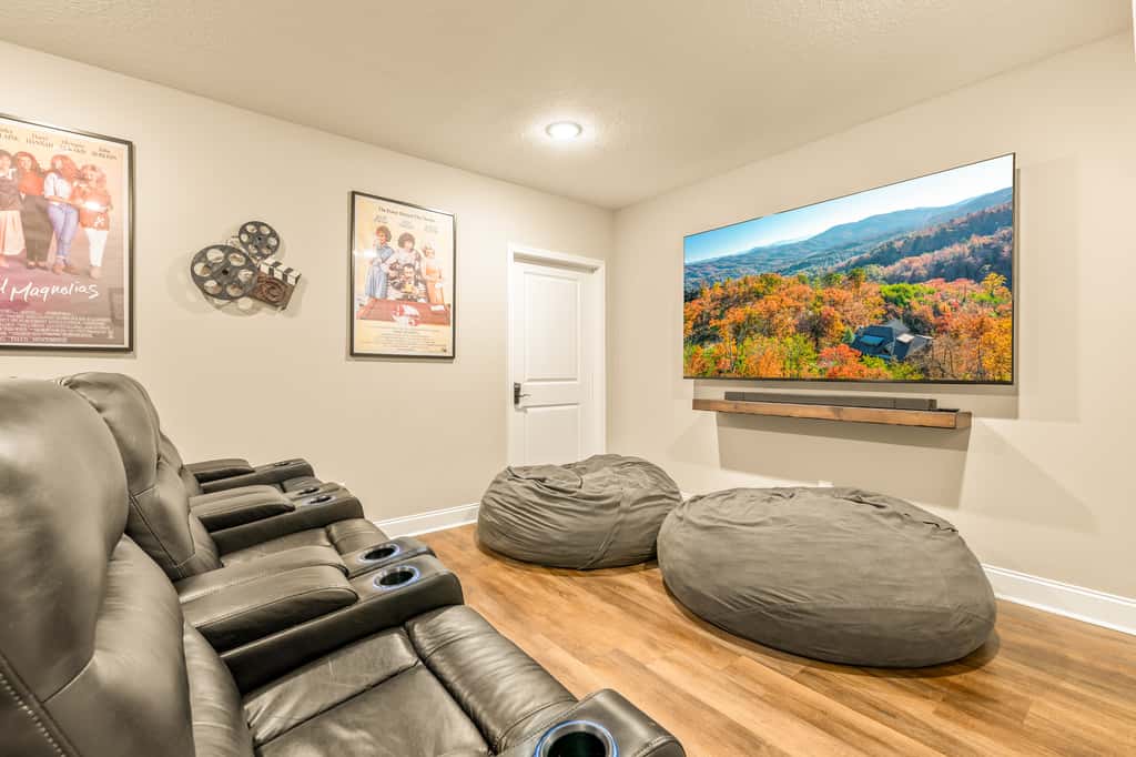 Spacious Deck, Hot Tub, Movie Room, Mountain Views