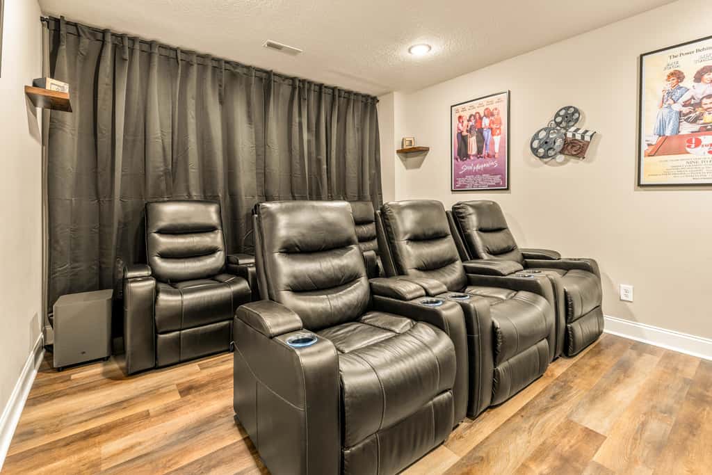 Spacious Deck, Hot Tub, Movie Room, Mountain Views