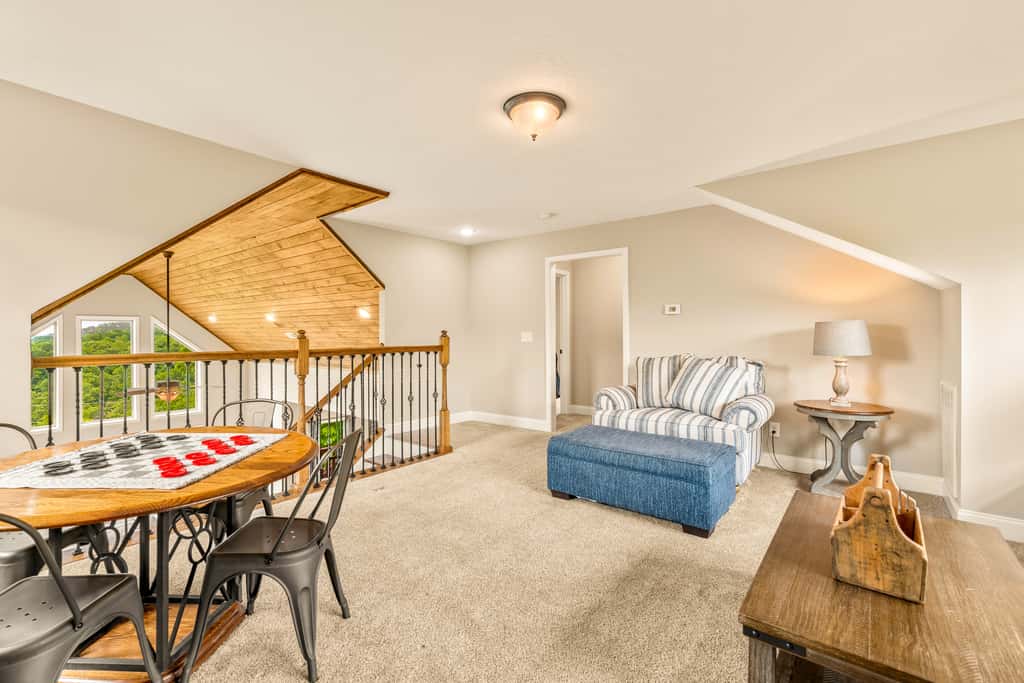 Spacious Deck, Hot Tub, Movie Room, Mountain Views