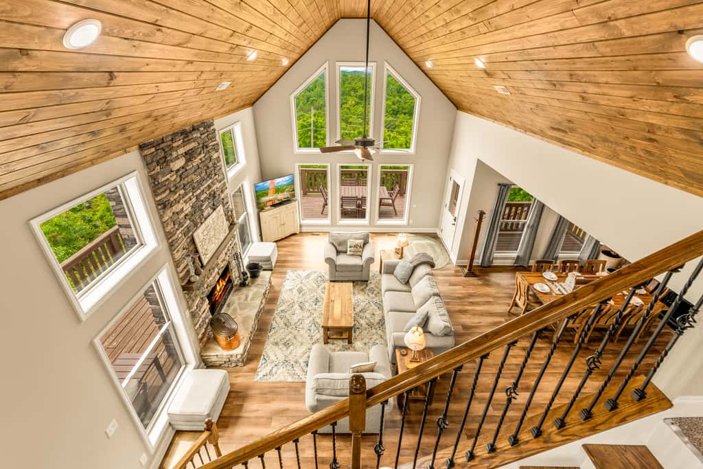 Spacious Deck, Hot Tub, Movie Room, Mountain Views