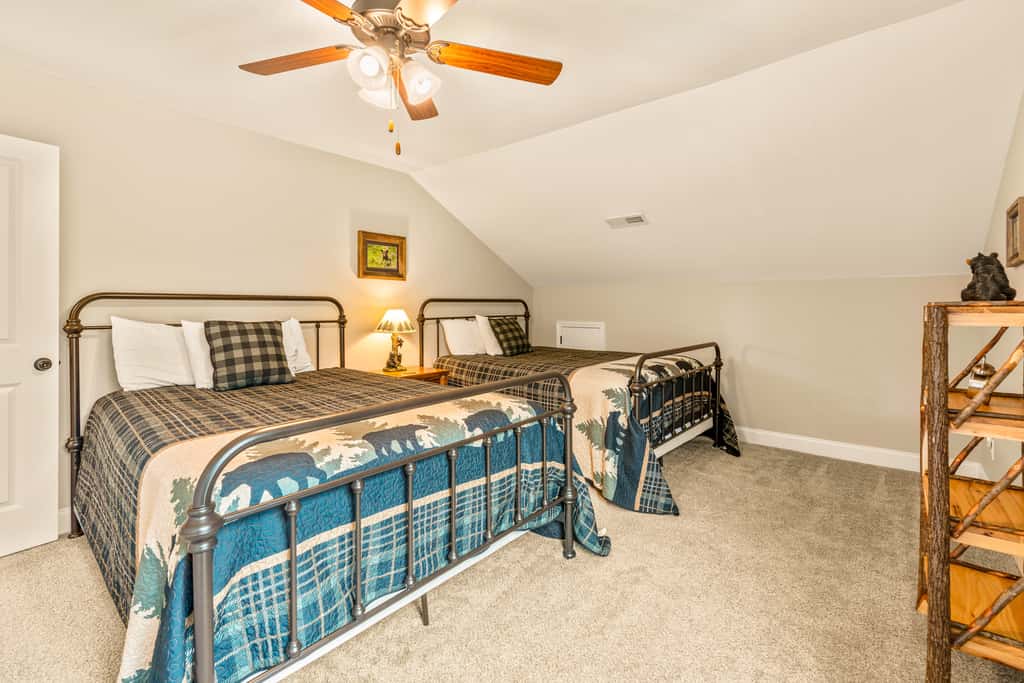 Spacious Deck, Hot Tub, Movie Room, Mountain Views