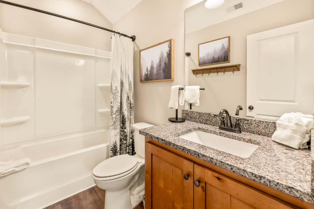 Spacious Deck, Hot Tub, Movie Room, Mountain Views