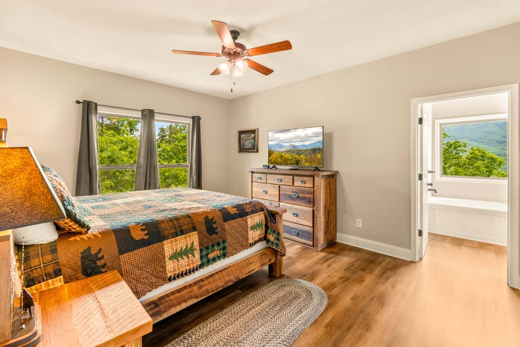 Spacious Deck, Hot Tub, Movie Room, Mountain Views