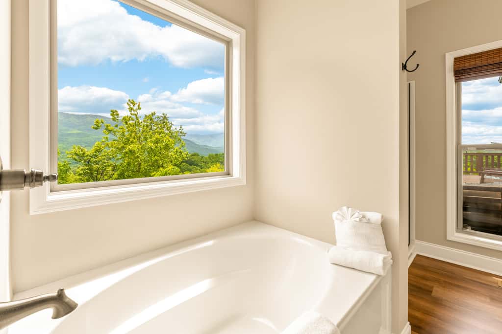 Spacious Deck, Hot Tub, Movie Room, Mountain Views