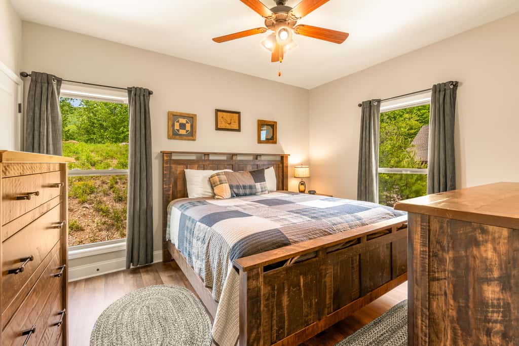 Spacious Deck, Hot Tub, Movie Room, Mountain Views