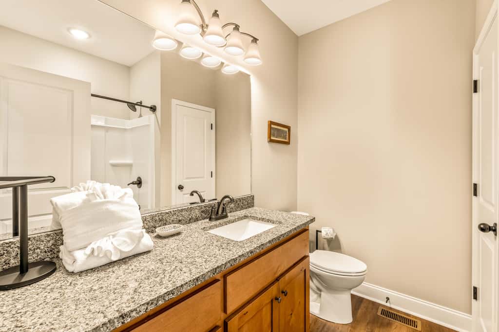 Spacious Deck, Hot Tub, Movie Room, Mountain Views