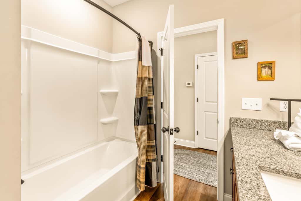 Spacious Deck, Hot Tub, Movie Room, Mountain Views