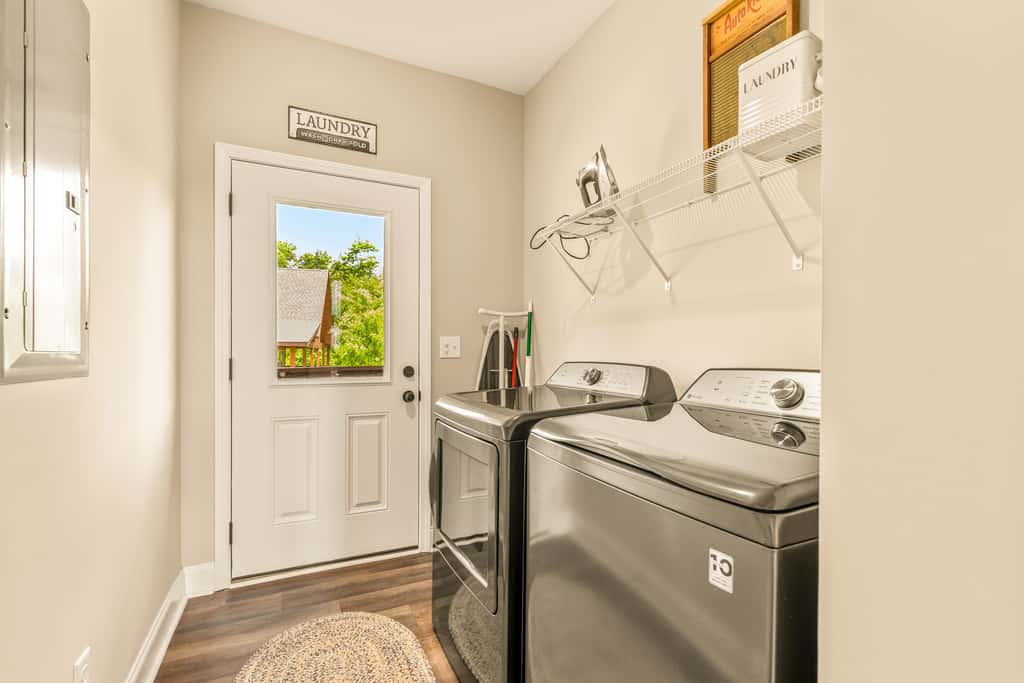 Spacious Deck, Hot Tub, Movie Room, Mountain Views