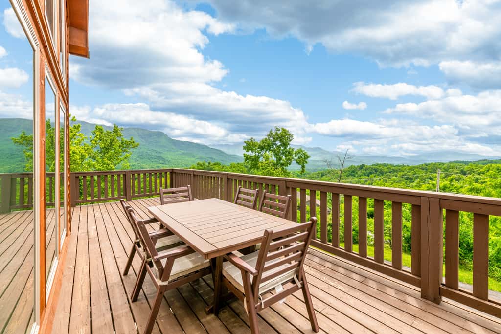 Spacious Deck, Hot Tub, Movie Room, Mountain Views