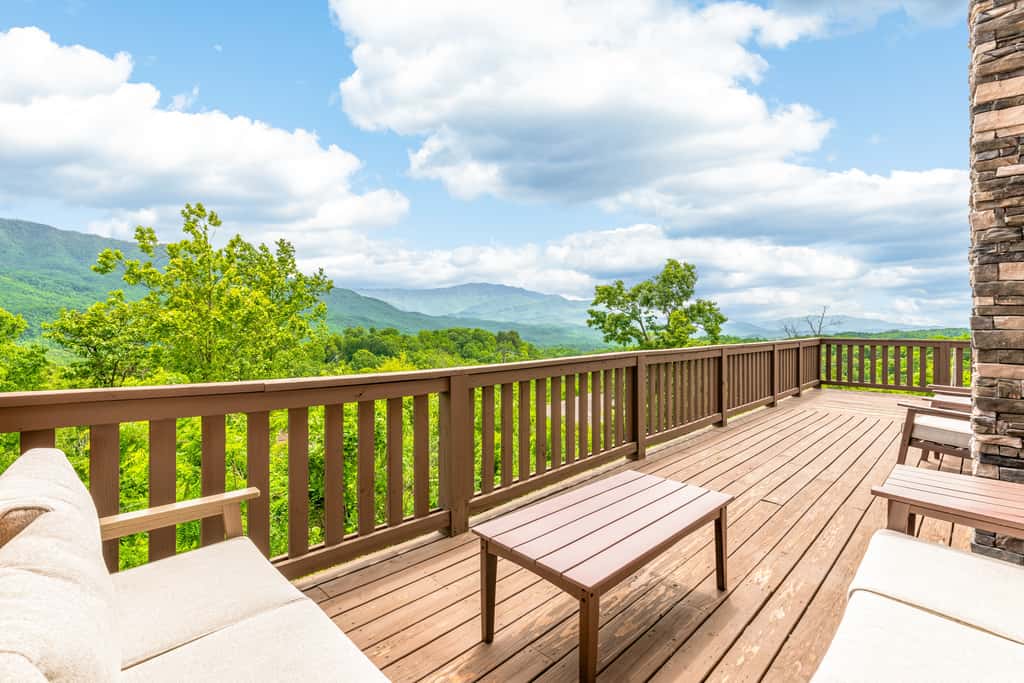Spacious Deck, Hot Tub, Movie Room, Mountain Views