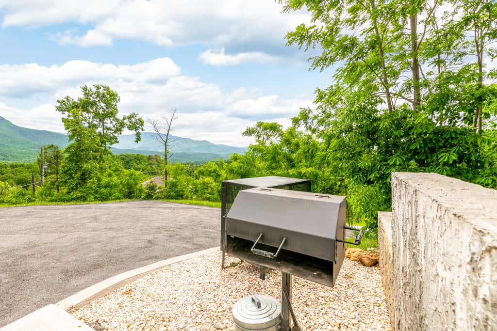 Spacious Deck, Hot Tub, Movie Room, Mountain Views