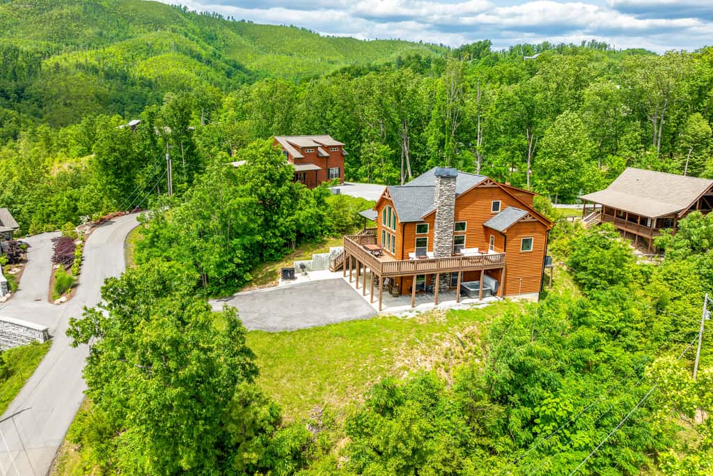 Spacious Deck, Hot Tub, Movie Room, Mountain Views