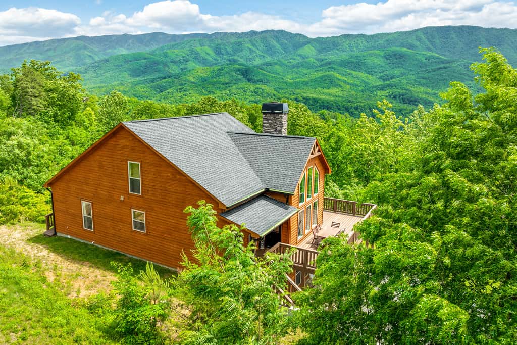 Spacious Deck, Hot Tub, Movie Room, Mountain Views