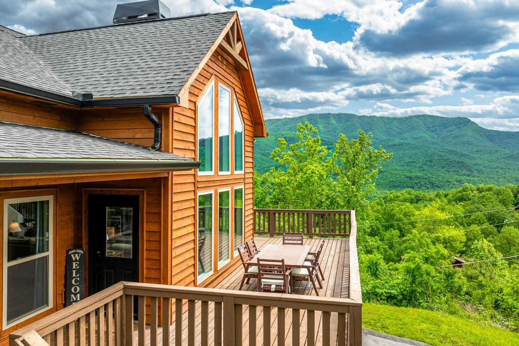 Spacious Deck, Hot Tub, Movie Room, Mountain Views