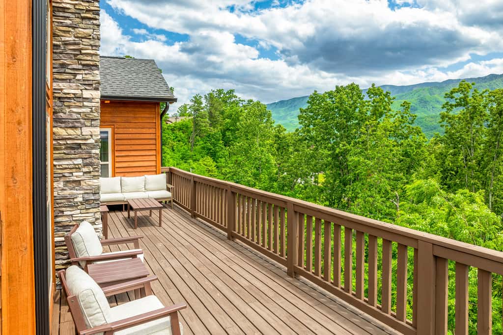 Spacious Deck, Hot Tub, Movie Room, Mountain Views
