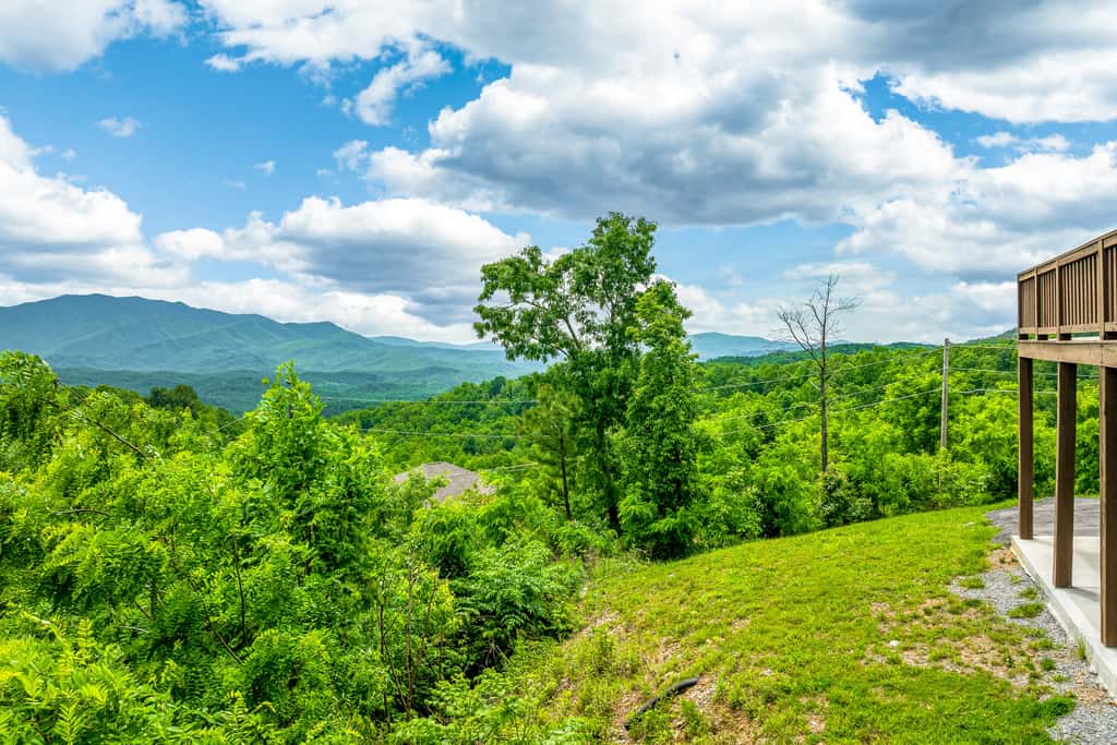 Spacious Deck, Hot Tub, Movie Room, Mountain Views