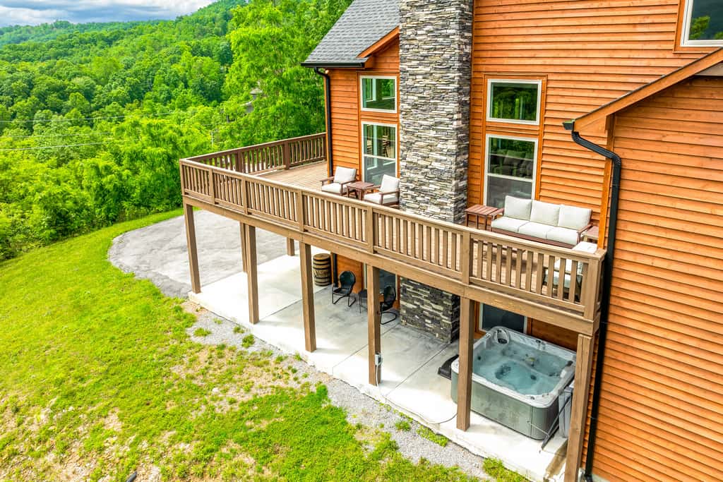 Spacious Deck, Hot Tub, Movie Room, Mountain Views
