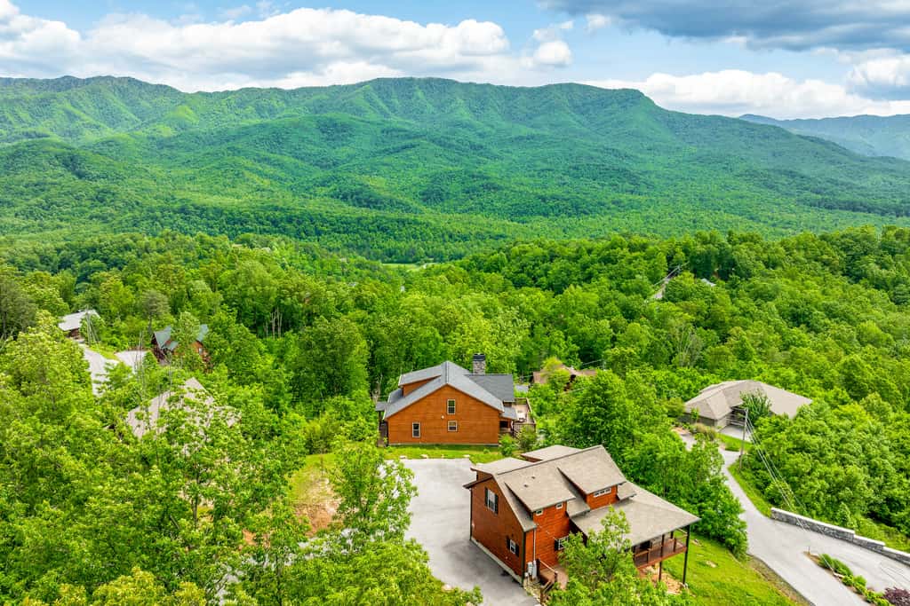 Spacious Deck, Hot Tub, Movie Room, Mountain Views