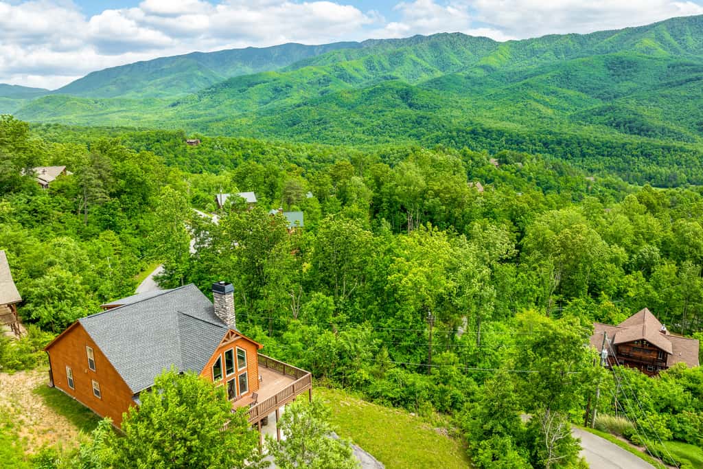 Spacious Deck, Hot Tub, Movie Room, Mountain Views