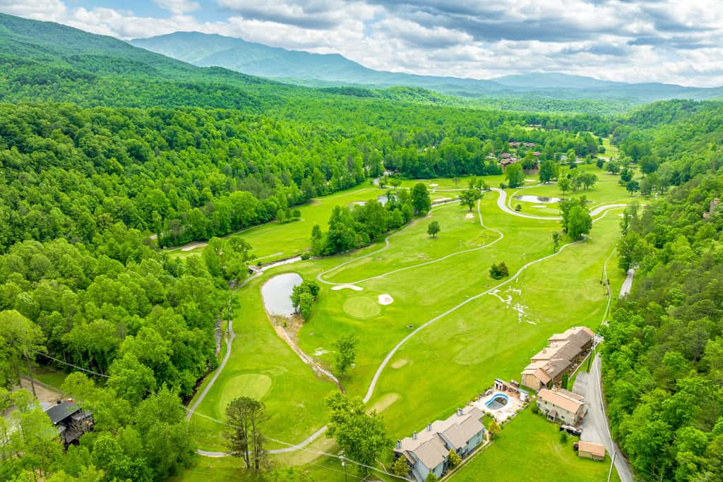 Spacious Deck, Hot Tub, Movie Room, Mountain Views