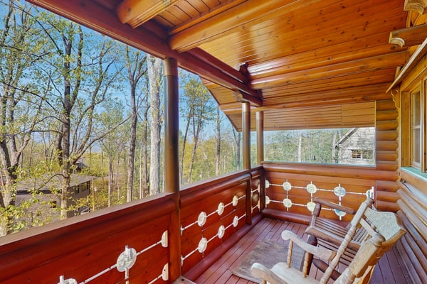 Hibernation Station is a cozy Gatlinburg log cabin in Cobbly Nob, near Great Smoky Mountains National Park. Sleeping up to 6 guests, it features a private hot tub, gas fireplace, jetted tub, scenic decks, WiFi, full kitchen, and community pool access. Enjoy a peaceful wooded setting with convenient access to Gatlinburg, Pigeon Forge, Dollywood, Ober Mountain, and other Smoky Mountain attractions.