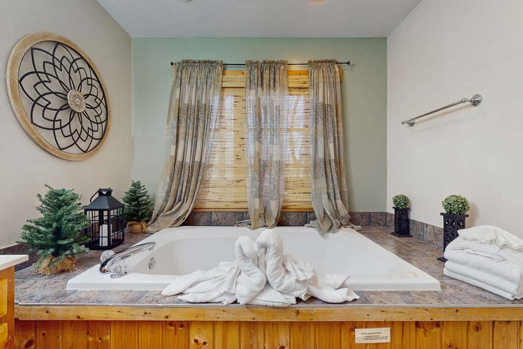 Quiet Gatlinburg Retreat・Hot tub・Fireplace・Pool