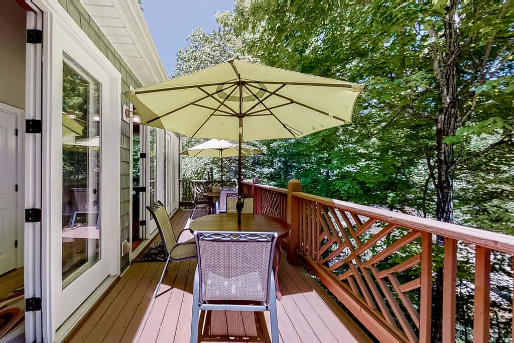 Charming Lakefront Home with Seasonal Private Covered Dock