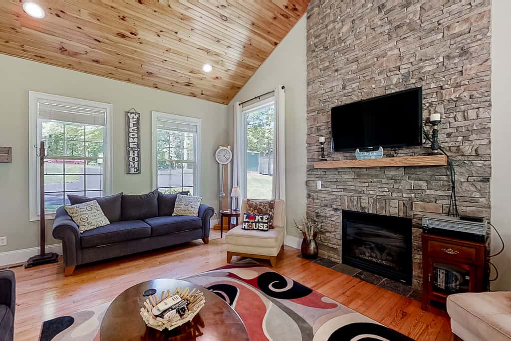 Charming Lakefront Home with Seasonal Private Covered Dock