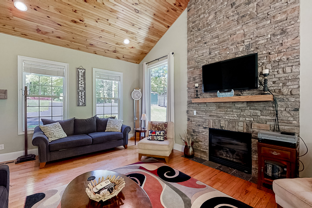 Charming Lakefront Home with Private Covered Dock, Sleep 12