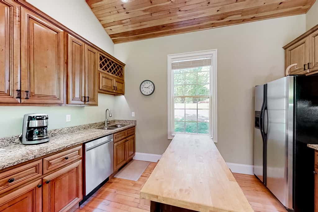 Charming Lakefront Home with Seasonal Private Covered Dock