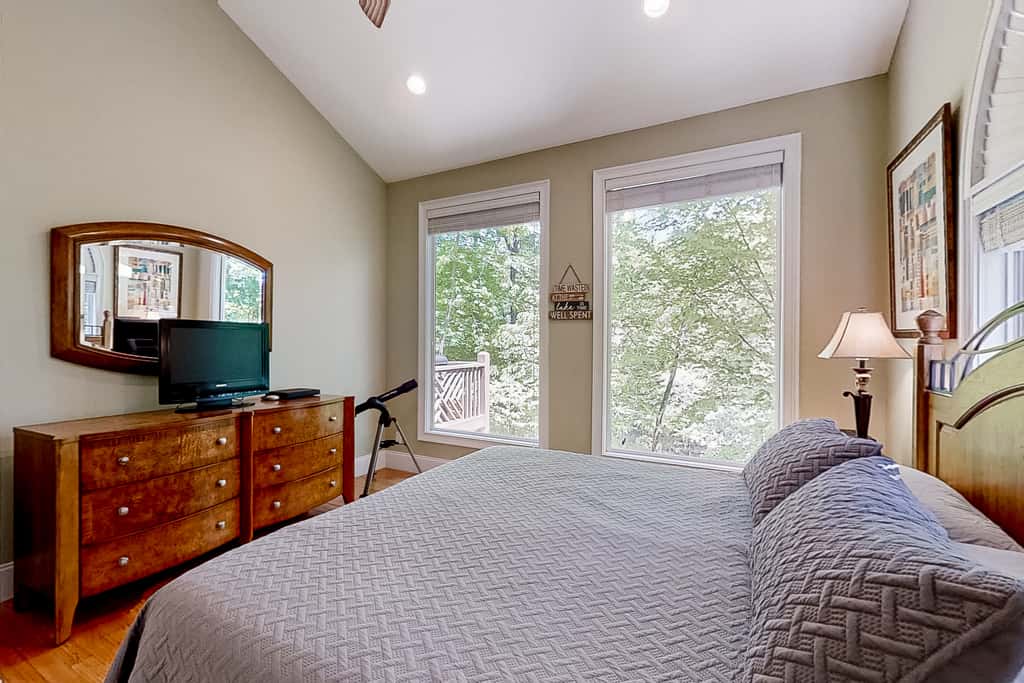 Charming Lakefront Home with Seasonal Private Covered Dock