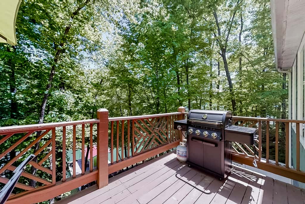Charming Lakefront Home with Seasonal Private Covered Dock