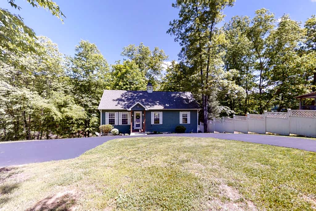 Charming Lakefront Home with Seasonal Private Covered Dock