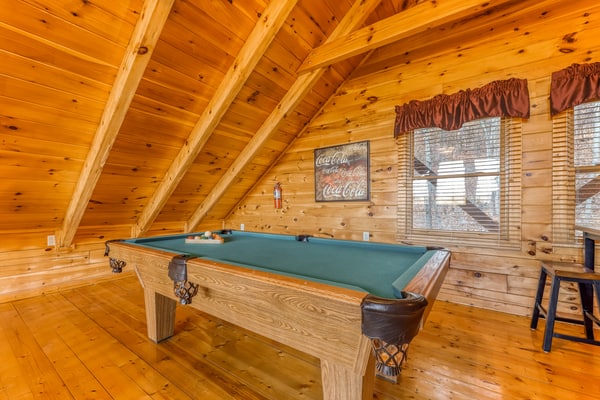 Welcome to our 1 bedroom, 1 bathroom cabin in Sherwood Forest Resort, where vaulted wood interiors and a double-sided fireplace set the scene.
・Private hot tub with mountain views
・Pool table and cocktail arcade for stay-in fun
・Large seasonal outdoor pool in the resort
・2.8 miles to Patriot Park
・4.4 miles to The Island in Pigeon Forge
・4.7 miles to Dollywood
・11 miles to DT Gatlinburg
Relax, play, and make this Smoky Mountain escape yours.