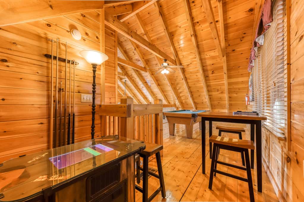 4.7 Mi to Dollywood・Cozy Log Stay・Mtn View・Hot Tub