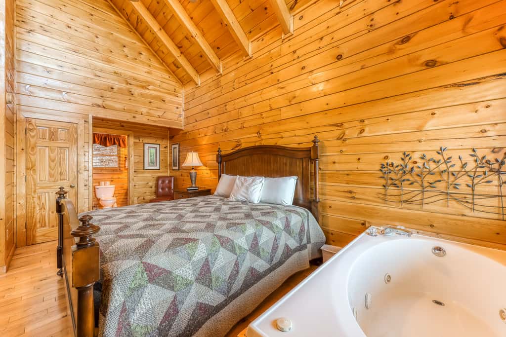 4.7 Mi to Dollywood・Cozy Log Stay・Mtn View・Hot Tub