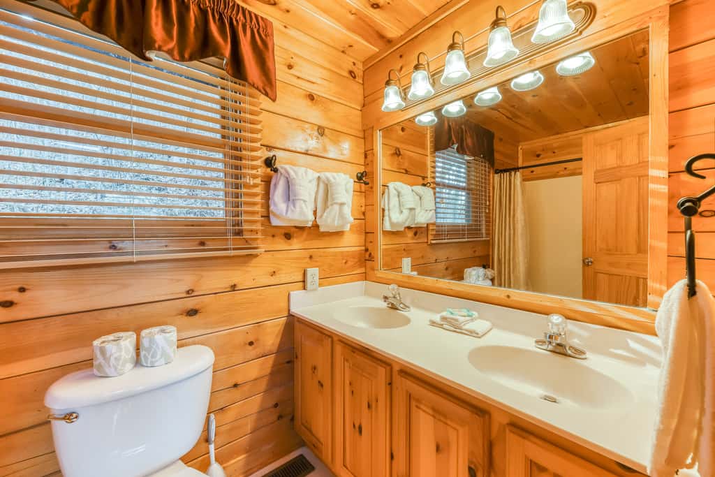 4.7 Mi to Dollywood・Cozy Log Stay・Mtn View・Hot Tub
