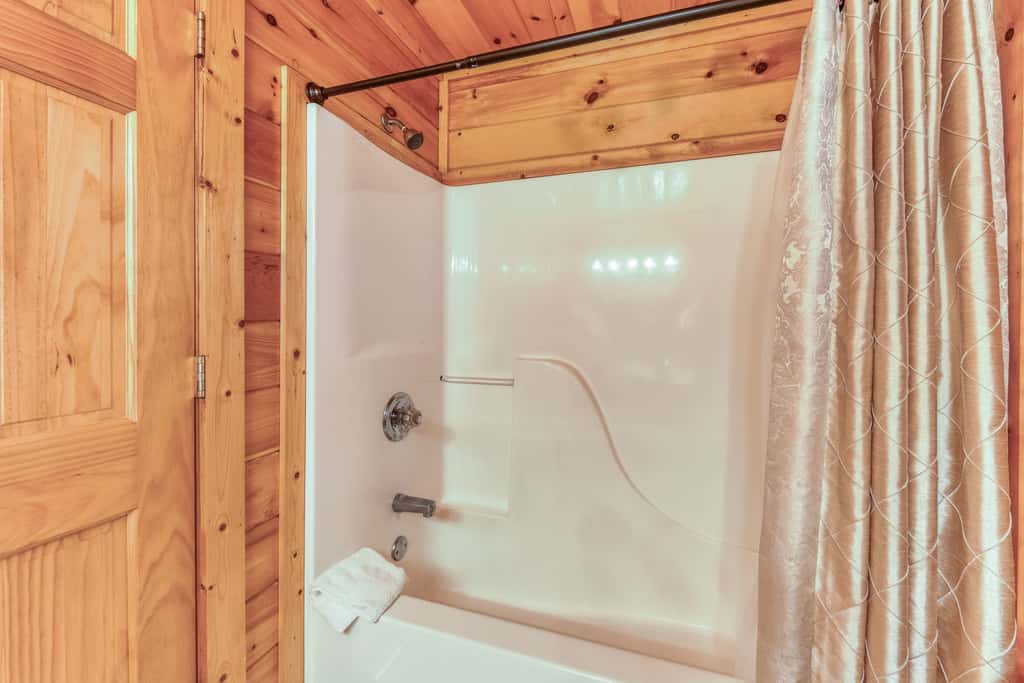 4.7 Mi to Dollywood・Cozy Log Stay・Mtn View・Hot Tub