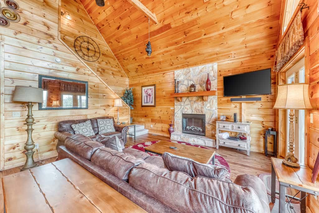 Spacious, Dog Welcome Cabin, Sleeps 8・Mtn Views