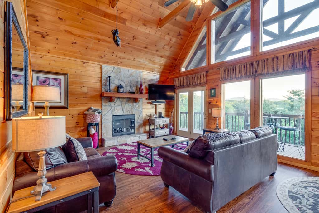 Spacious, Dog Welcome Cabin, Sleeps 8・Mtn Views