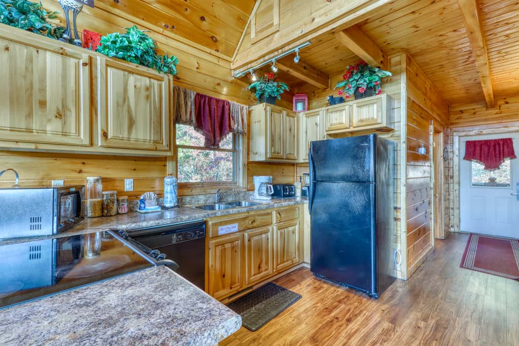 Spacious, Dog Welcome Cabin, Sleeps 8・Mtn Views