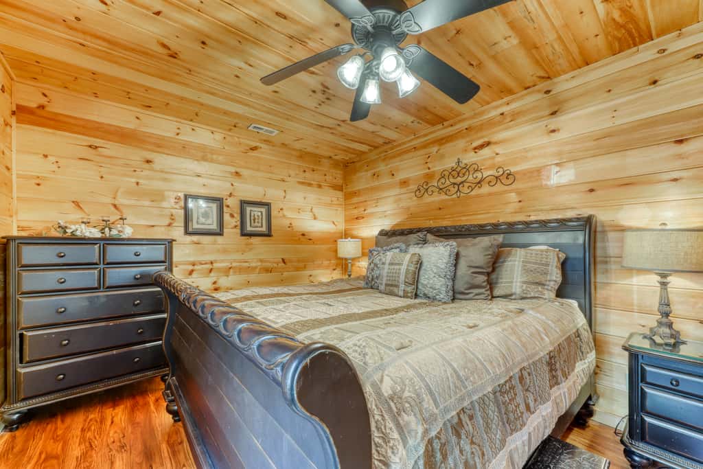 Spacious, Dog Welcome Cabin, Sleeps 8・Mtn Views