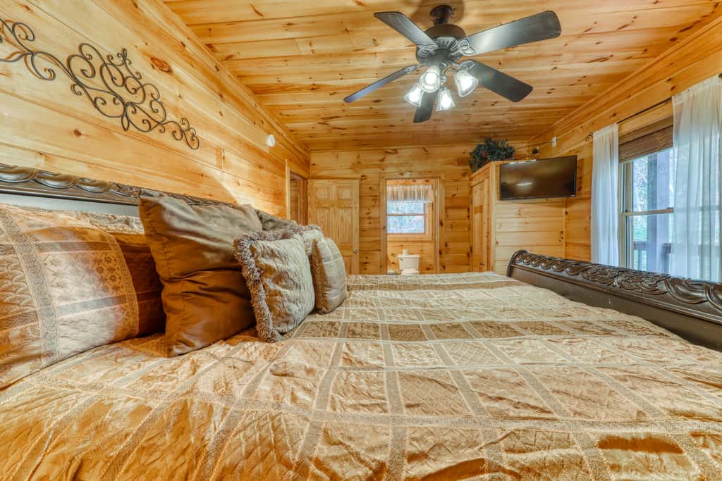 Spacious, Dog Welcome Cabin, Sleeps 8・Mtn Views
