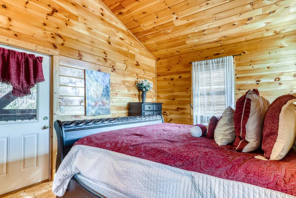 Spacious, Dog Welcome Cabin, Sleeps 8・Mtn Views