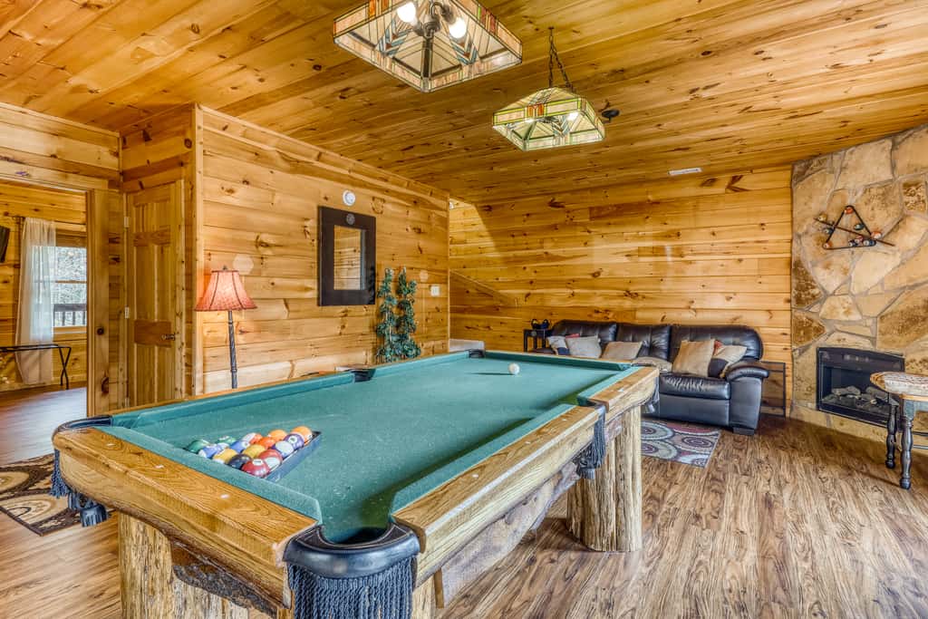 Spacious, Dog Welcome Cabin, Sleeps 8・Mtn Views