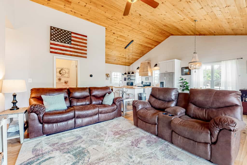 10.7 Mi to DT Sevierville・Lake View Cabin・Pool Use